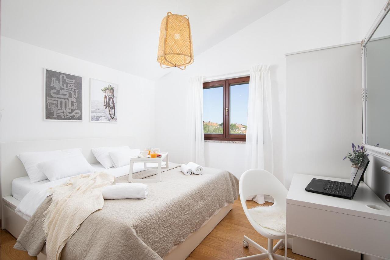 Cesare Apartment, With Swimming Pool And Sea View Ližnjan 외부 사진